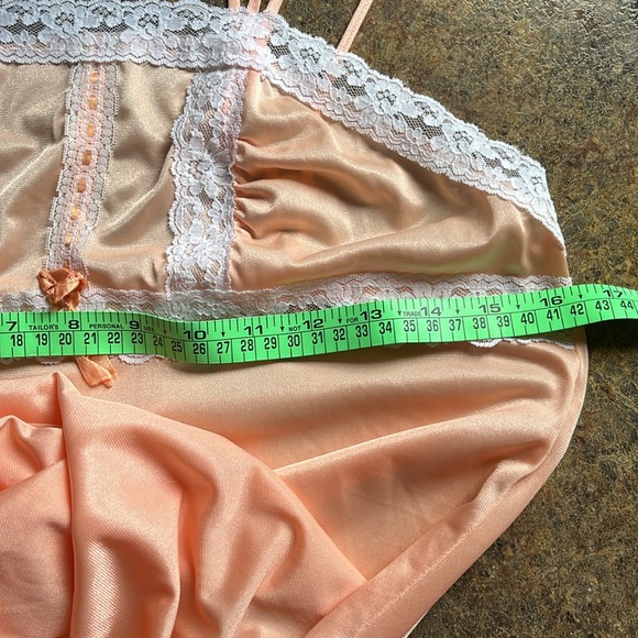 Exquisite Vintage With Lace Trim Peignoir Set - Picture 11 of 13